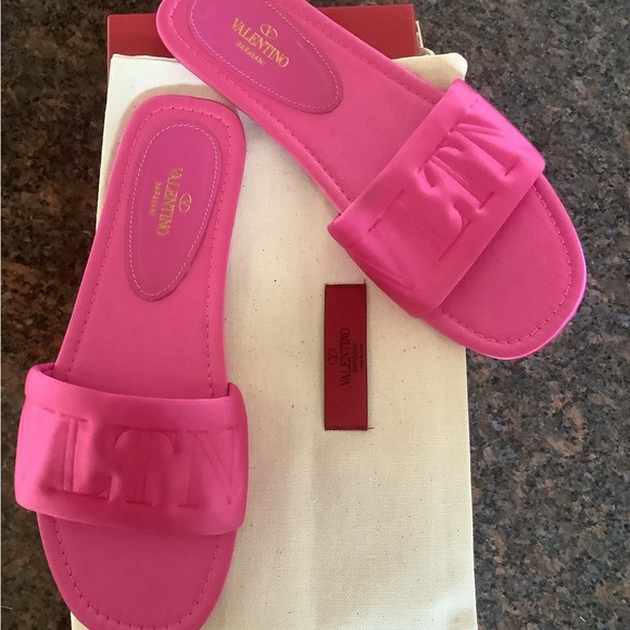 Valentino slides - Picture 4 of 6